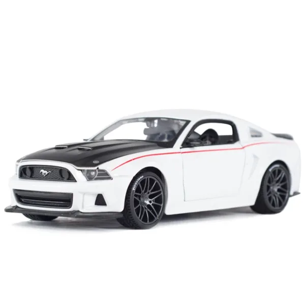 2014 Ford Mustang Diecast Model Car 1:24 Scale - Image 7