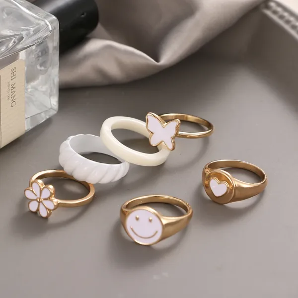 Vintage White Heart Ring Set for Women - Image 5