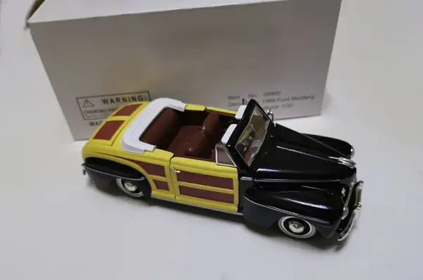 1/32 Diecast Ford 1946 Convertible Model Car - Image 2