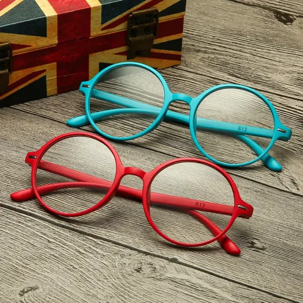 Vintage Round Reading Glasses for Men and Women - Image 2