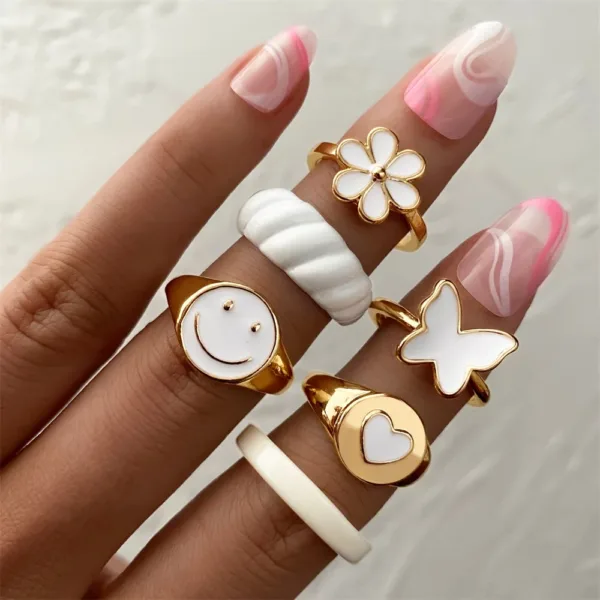 Vintage White Heart Ring Set for Women - Image 8