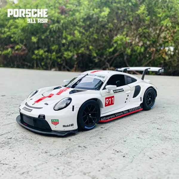 Bburago 1:24 Porsche 911 Dakar Model Car - Image 7