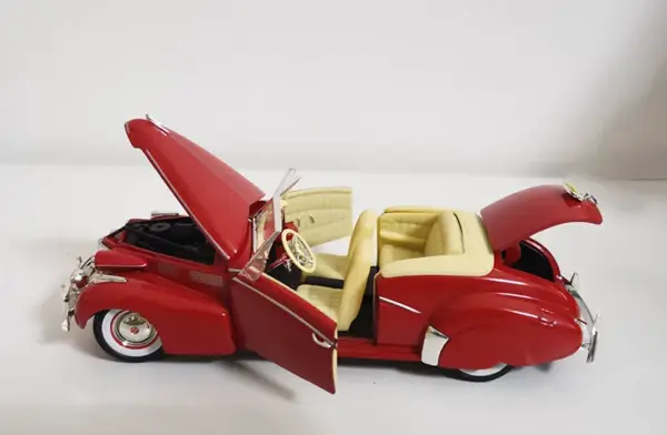 1/32 Vintage Red Convertible Diecast Model Car - Image 3