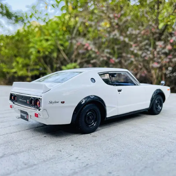 Maisto 1:24 Nissan Skyline 2000GT-R Model - Image 3