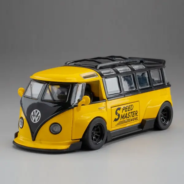 1:32 Scale T1 Diecast Bus Model with Lights - Image 7