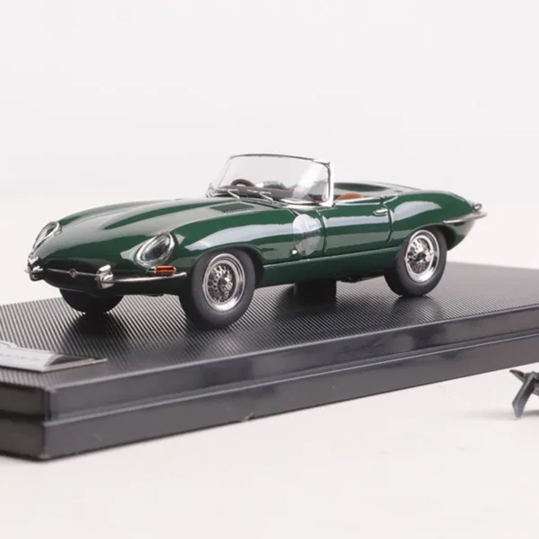 1961 Jaguar E-TYPE 1:64 Diecast Model Car - Image 18