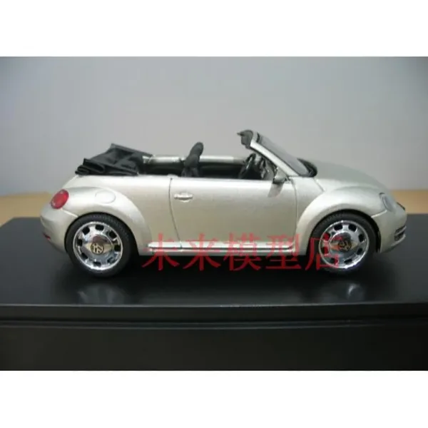 1:43 Scale Beetle Convertible Diecast Model Car - Image 6