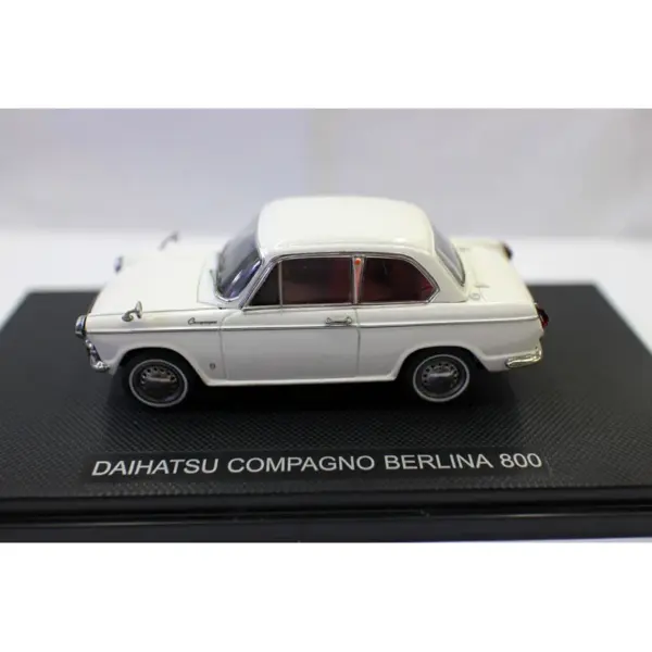 DAIHATSU BERLINA 800 Diecast Model Car 1:43 - Image 3