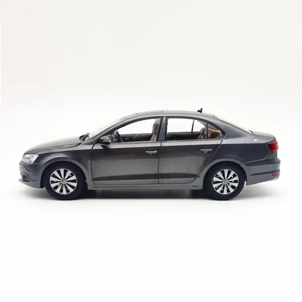 SAGITAR 1:18 Scale Metal Diecast Car Model - Image 2