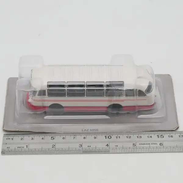 1:72 Scale LAZ 695E Soviet Bus Model Diecast - Image 6