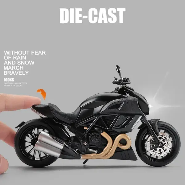 1:12 Ducati Diavel Carbon Red Model Motorcycle - Image 3