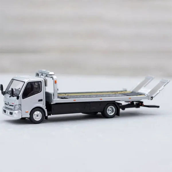 1/64 Scale Hino 300 Wrecker Model Truck - Image 2