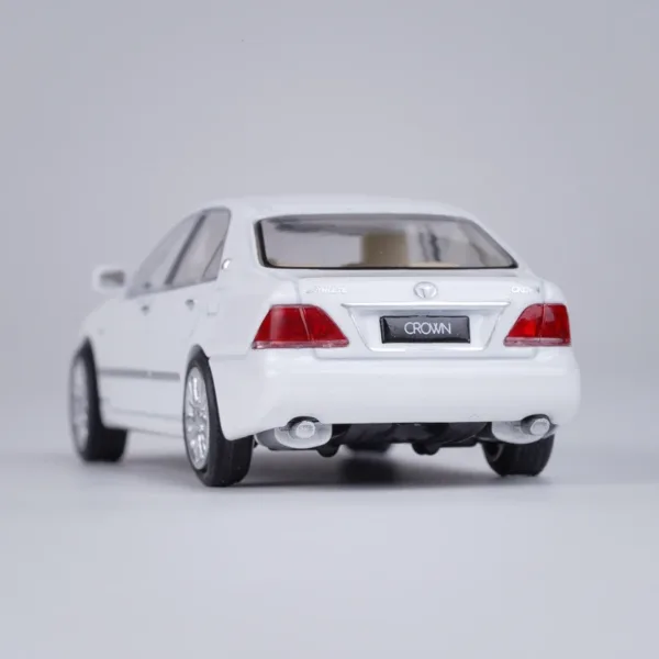 1/64 Toyota Crown 2007 Diecast Model Car - Image 4