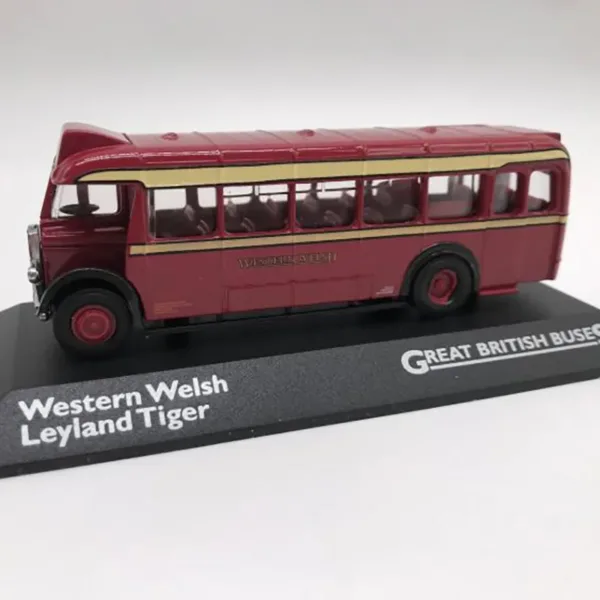 1:76 Scale British Double-Decker Bus Model - Image 3