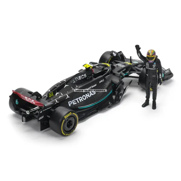 Bburago 1:24 F1 Mercedes-AMG W14 Diecast Car - Image 3