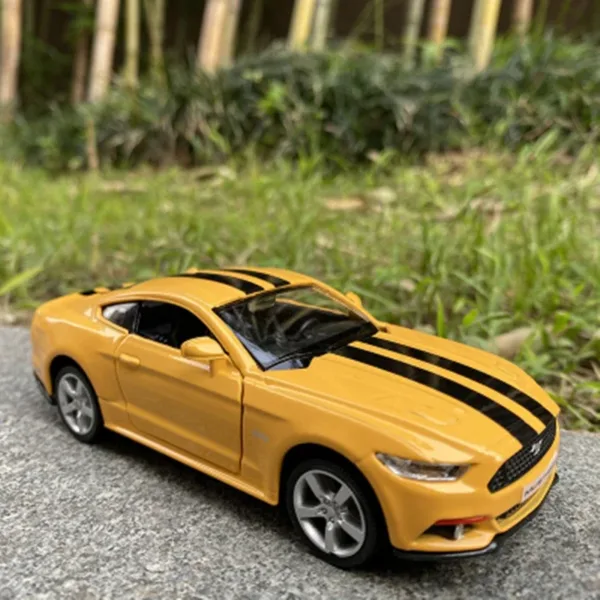 1:36 Ford Mustang GT Diecast Model Car - Image 9