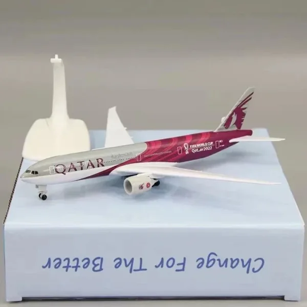 Qatar Airways Boeing 777 Diecast Model 20cm - Image 2