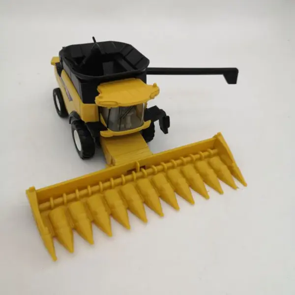 1:64 Scale CR960 Diecast Harvester Model - Image 6