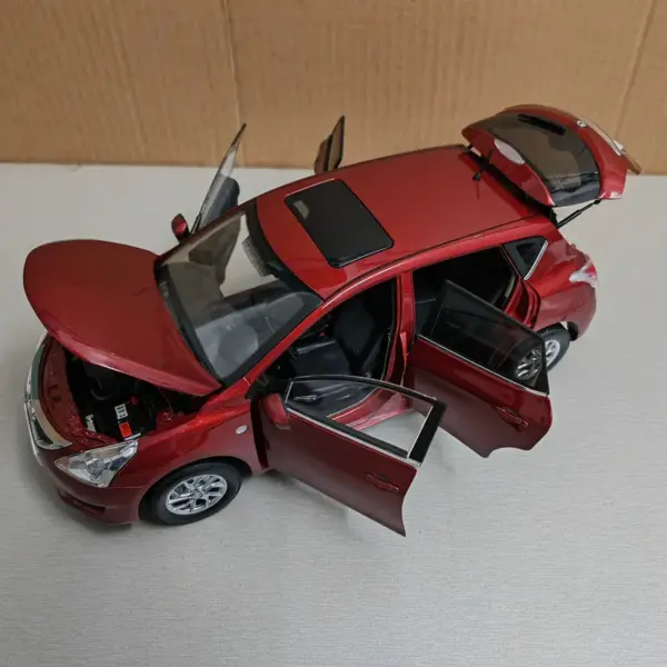 1:18 Scale Nissan Tiida 2011 Diecast Model - Image 4