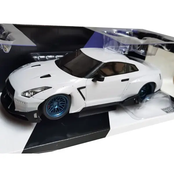 1:18 NISSAN GTR Diecast Model Car Collectible - Image 2