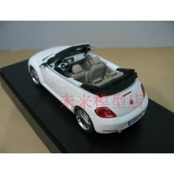 1:43 Scale Beetle Convertible Diecast Model Car - Image 3