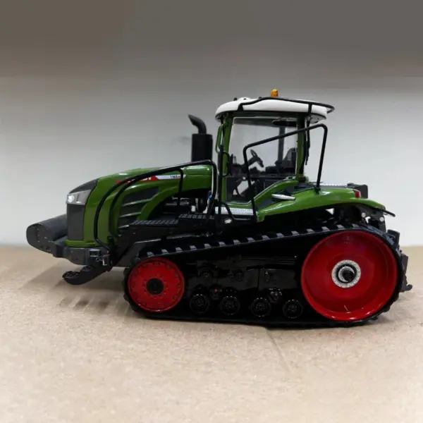 1:32 Fendt 1165 MT Crawler Tractor Model - Image 2