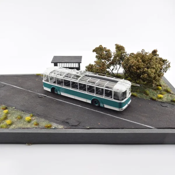 1:43 Scale SVARZ TBE-S Vintage Trolley Bus Model - Image 3
