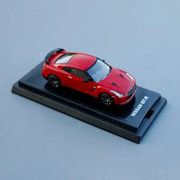 Nissan GT-R R35 1:64 Scale Diecast Model - Image 5