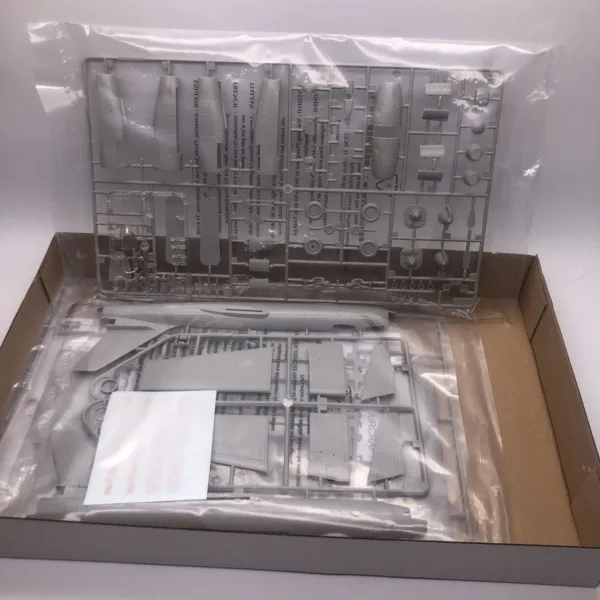 1:72 Harbin H-5 Bomber Model Assembly Kit - Image 3