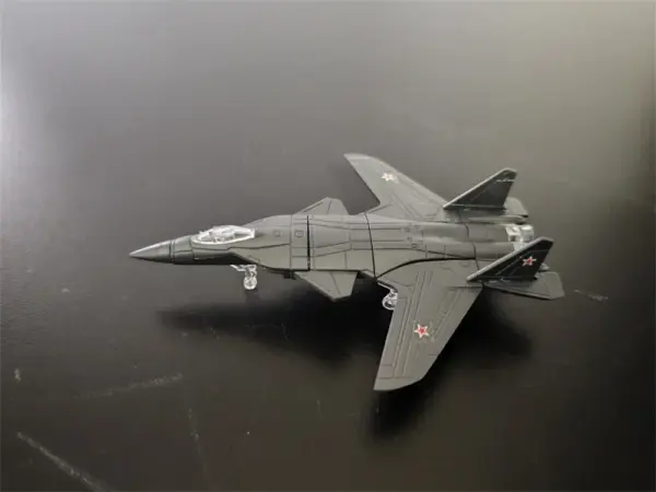 SU-47 Fighter Model Kit 1:165 Scale - Image 3