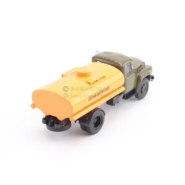 Diecast Model ZIL-130 Fuel Delivery Truck 1:43 - Image 5