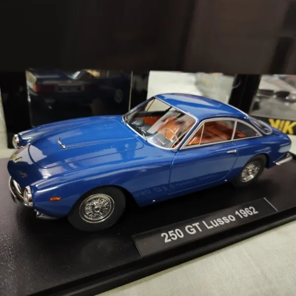 Die Cast 1/18 Scale 250 GT Lusso Model - Image 3