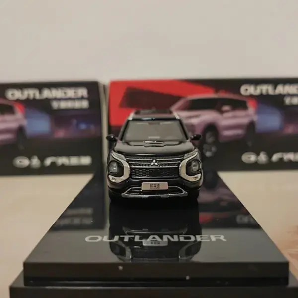 1:64 Scale Outlander SUV Diecast Car Model - Image 2