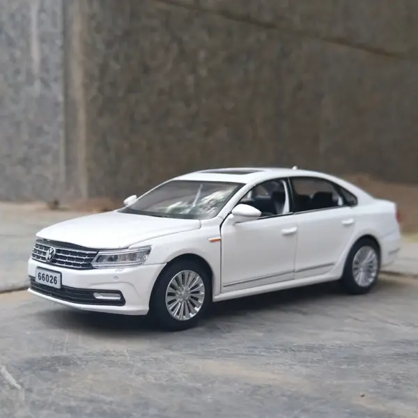 1:32 Passat Alloy Diecast Car Model - Image 8