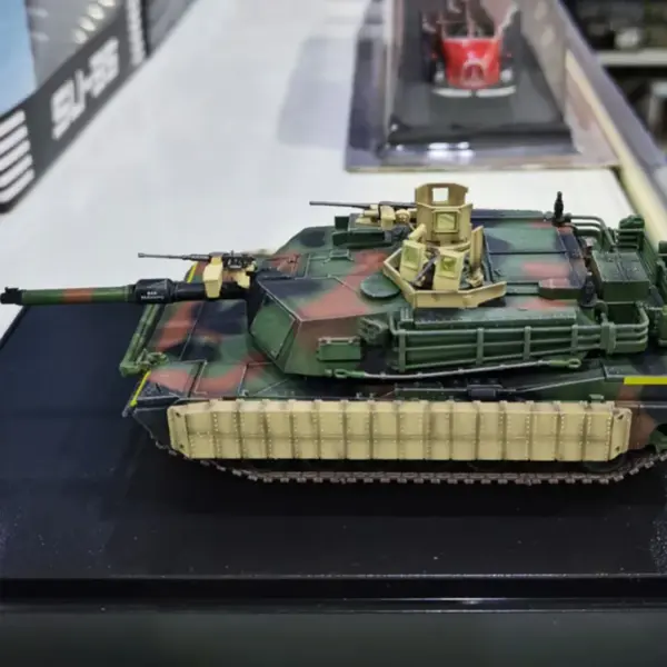 1:72 Scale M1A1 TUSK Abrams Tank Model - Image 2