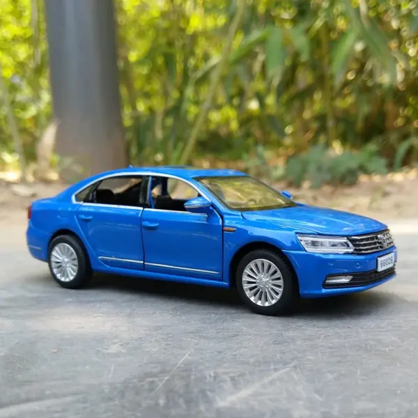 1:32 Passat Alloy Diecast Car Model - Image 10