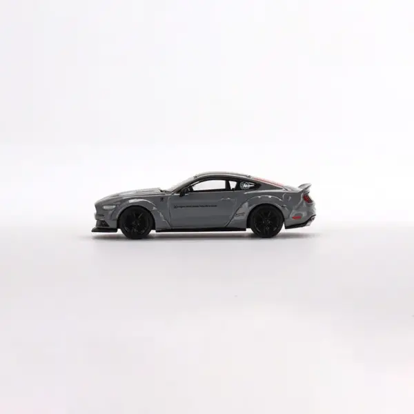 1:64 Scale Ford Mustang Shelby Diecast Model - Image 2