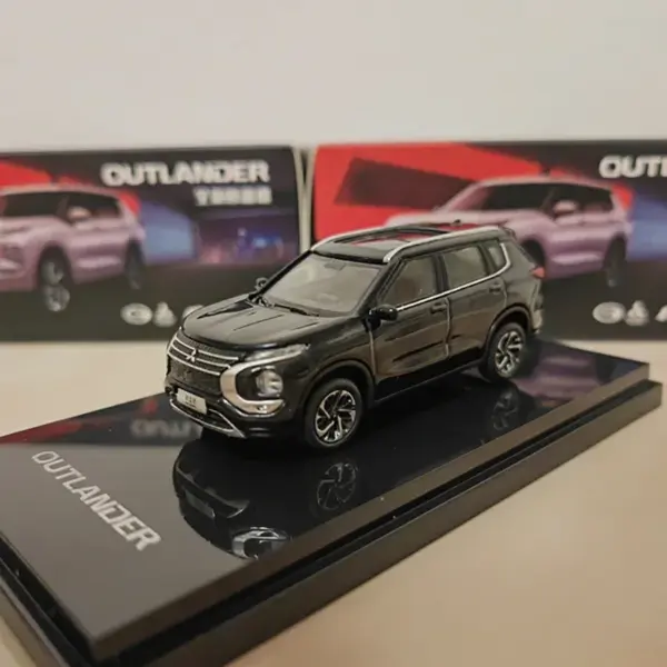 1:64 Scale Outlander SUV Diecast Car Model - Image 3