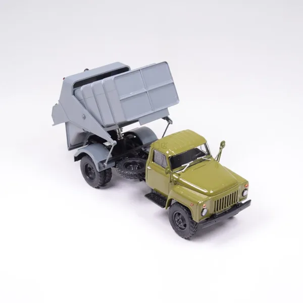 Russian M53 Die-cast Model Garbage Truck 1:43 - Image 5