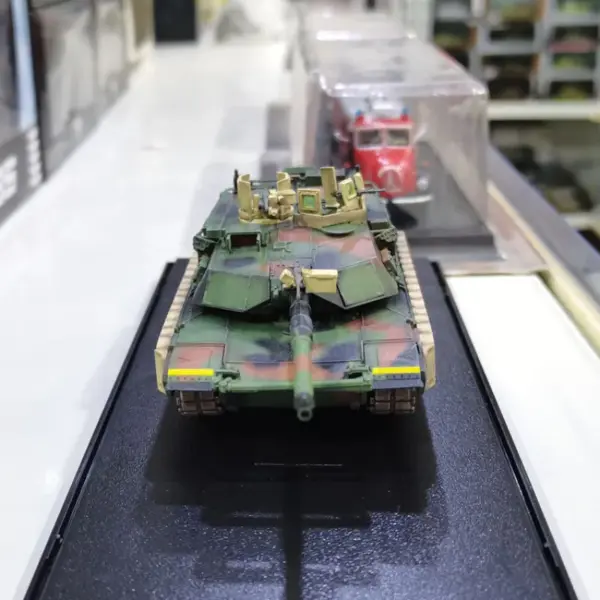 1:72 Scale M1A1 TUSK Abrams Tank Model - Image 3