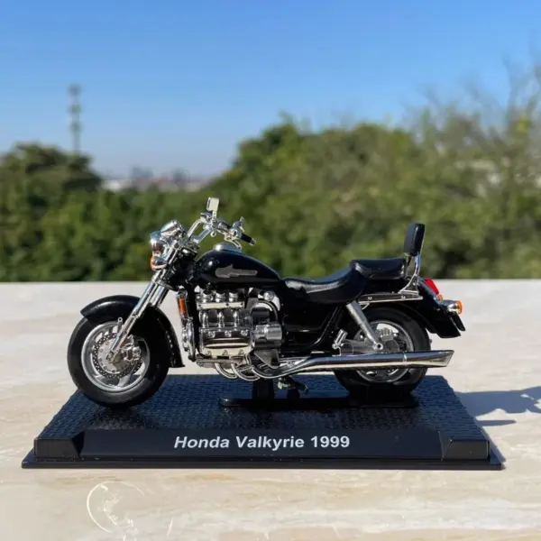 1/24 Scale Diecast 1999 Honda Valkyrie Model - Image 4