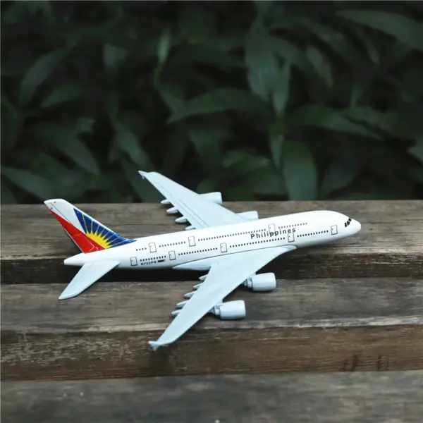 1:400 Scale Metal Airbus A380 Model Plane - Image 3