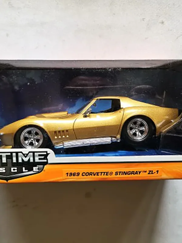 1/24 Scale 1969 Corvette Stingray Model Car - Image 7