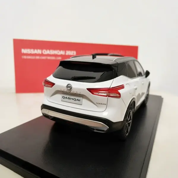 1:18 Scale Nissan Qashqai Diecast Model Car - Image 4