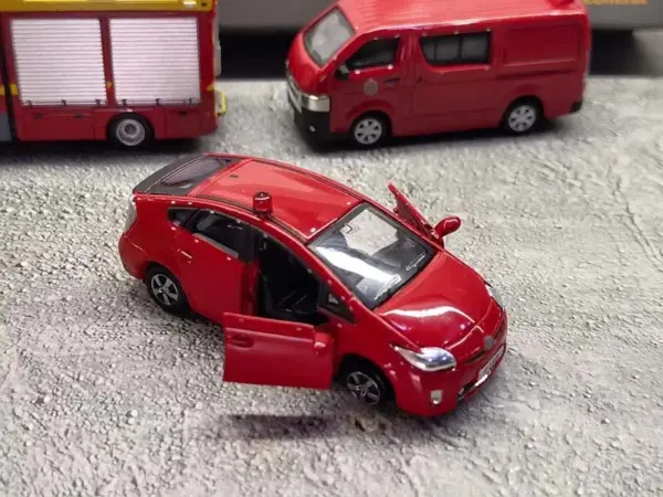 1/64 Scale Fire Rescue Vehicle Toy Set - Image 6