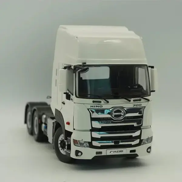 1:24 HINO 700 Alloy Tractor Truck Model - Image 3