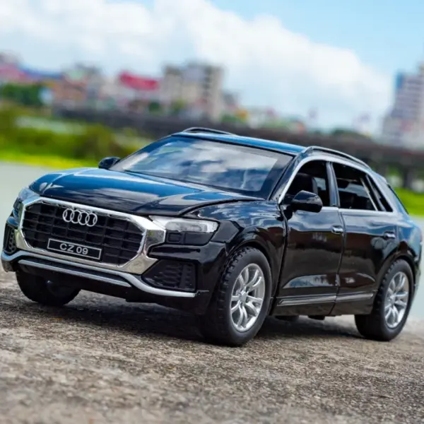 1:32 Audi Q8 Diecast Metal Car Model - Image 9