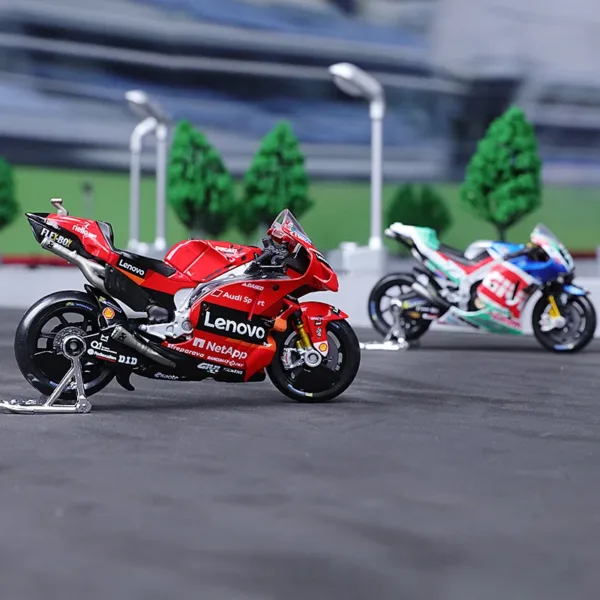 Maisto 1:18 Ducati Lenovo Team Motorcycle Model - Image 5