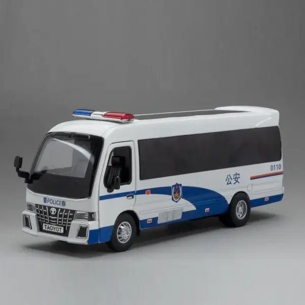 1:32 Scale Diecast Police Car Model Toy - Image 8