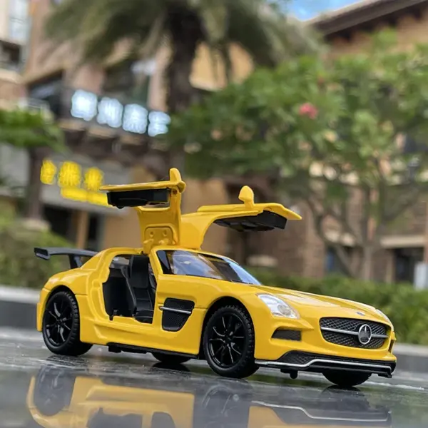 1:32 Alloy Sports Car Model with Sound and Light - Image 3